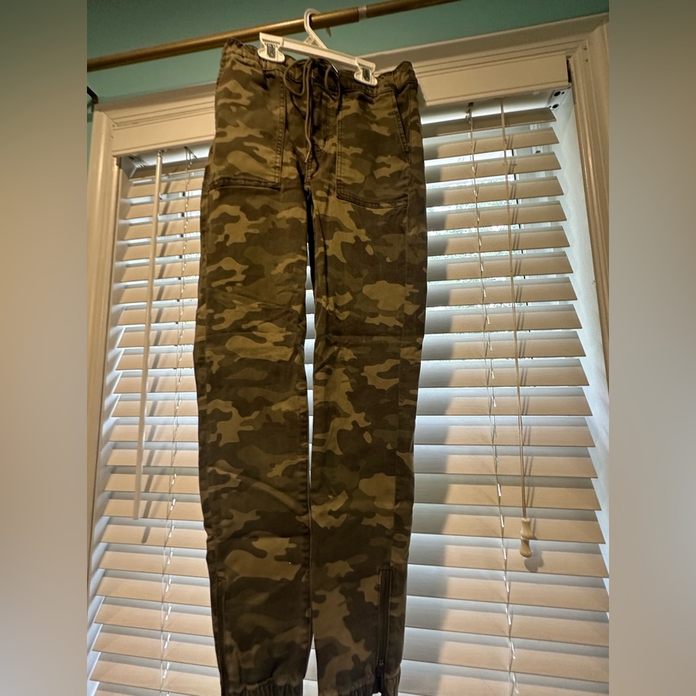 American Eagle Camo Jogger Pants